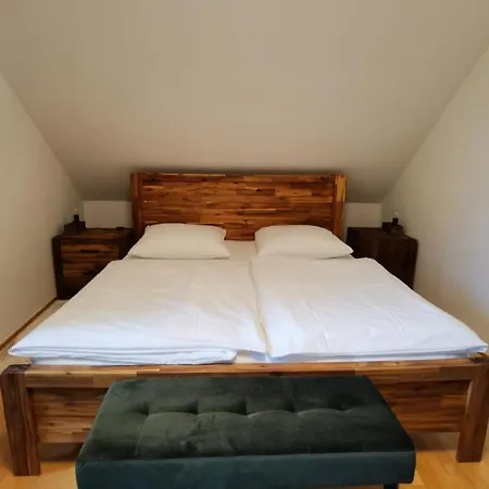 Eckberger Weinstrasse Apartment