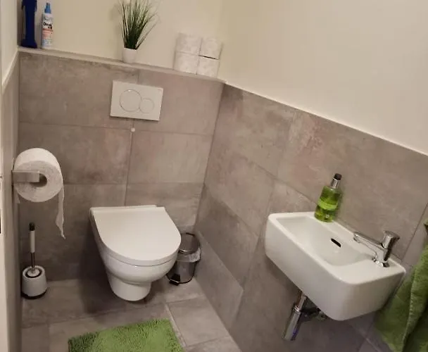 Appartement Eckberger Weinstrasse 139 *